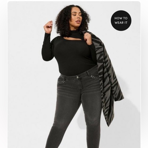 NWOT Torrid Foxy Mock Turtleneck Neck Cutout top - Picture 2 of 4